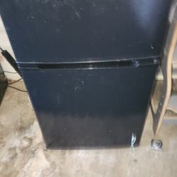 Dorm Fridge Works Fine