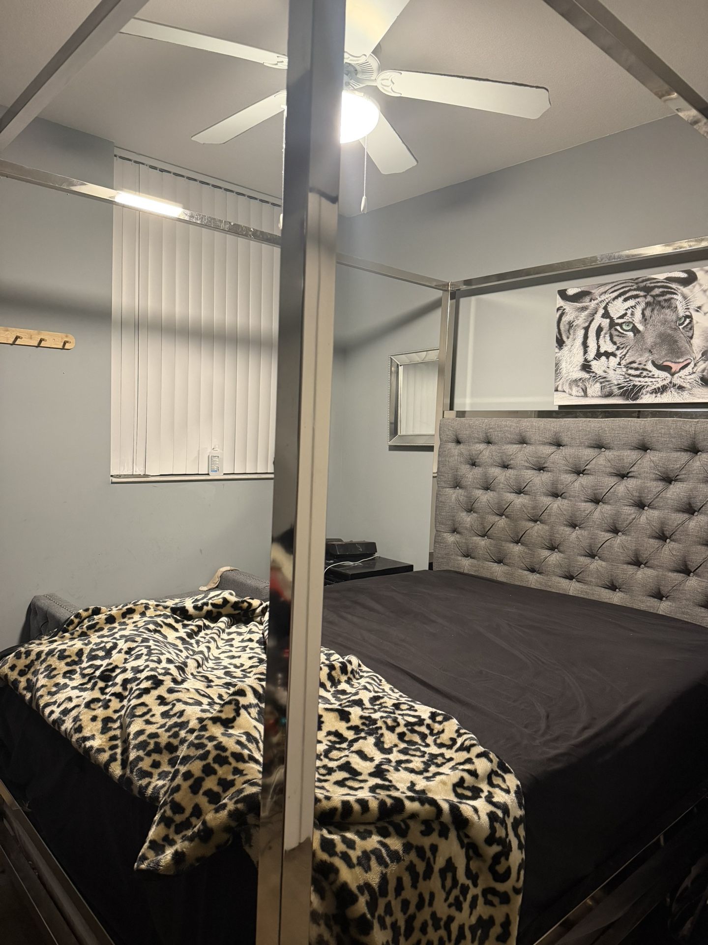 Canopy Queen Size Bed 