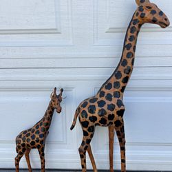 Set of leather giraffes 
