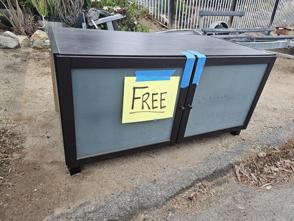 Free: Cabinet/ TV
