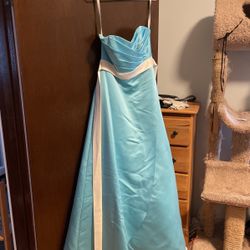 David’s Bridal Formal Dress 7205