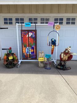 Parrot / Macaw Several Different Display Items