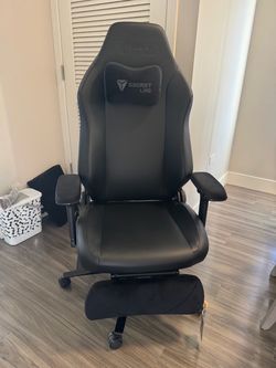 Secretlab Black Gaming XL Chair with Footrest 2026