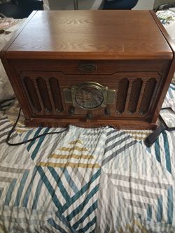 Muzan thomas series , turn table , radio and cassette