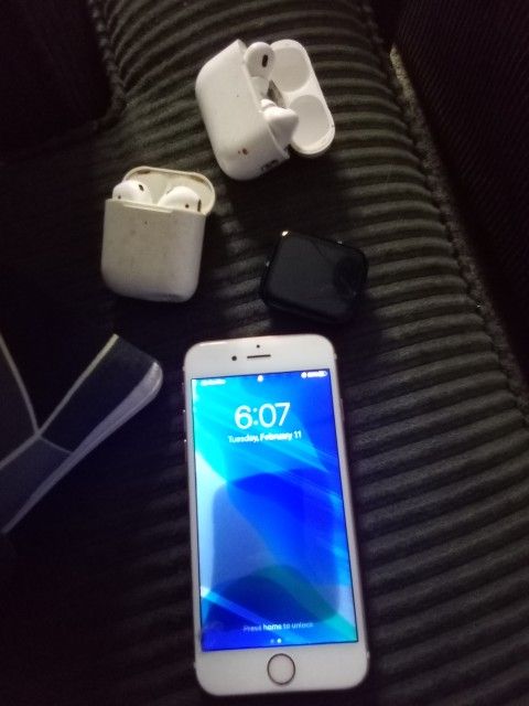 Air Pods & Ai Pros And 9 Series Apple Watch Iphone 6s Unlocked