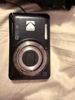 Black Kodak pixpro FZ55 (comes with charger and memory card)