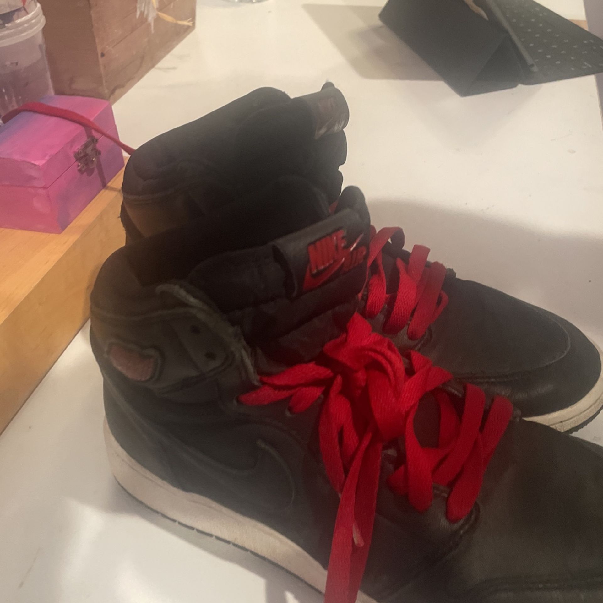 Jordan 1 Black Gym Red
