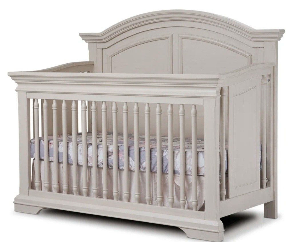 Sorelle Crib - Convertible 4 in 1