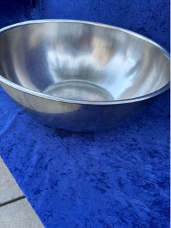 Big size stainless steel mixing bowl good condition
