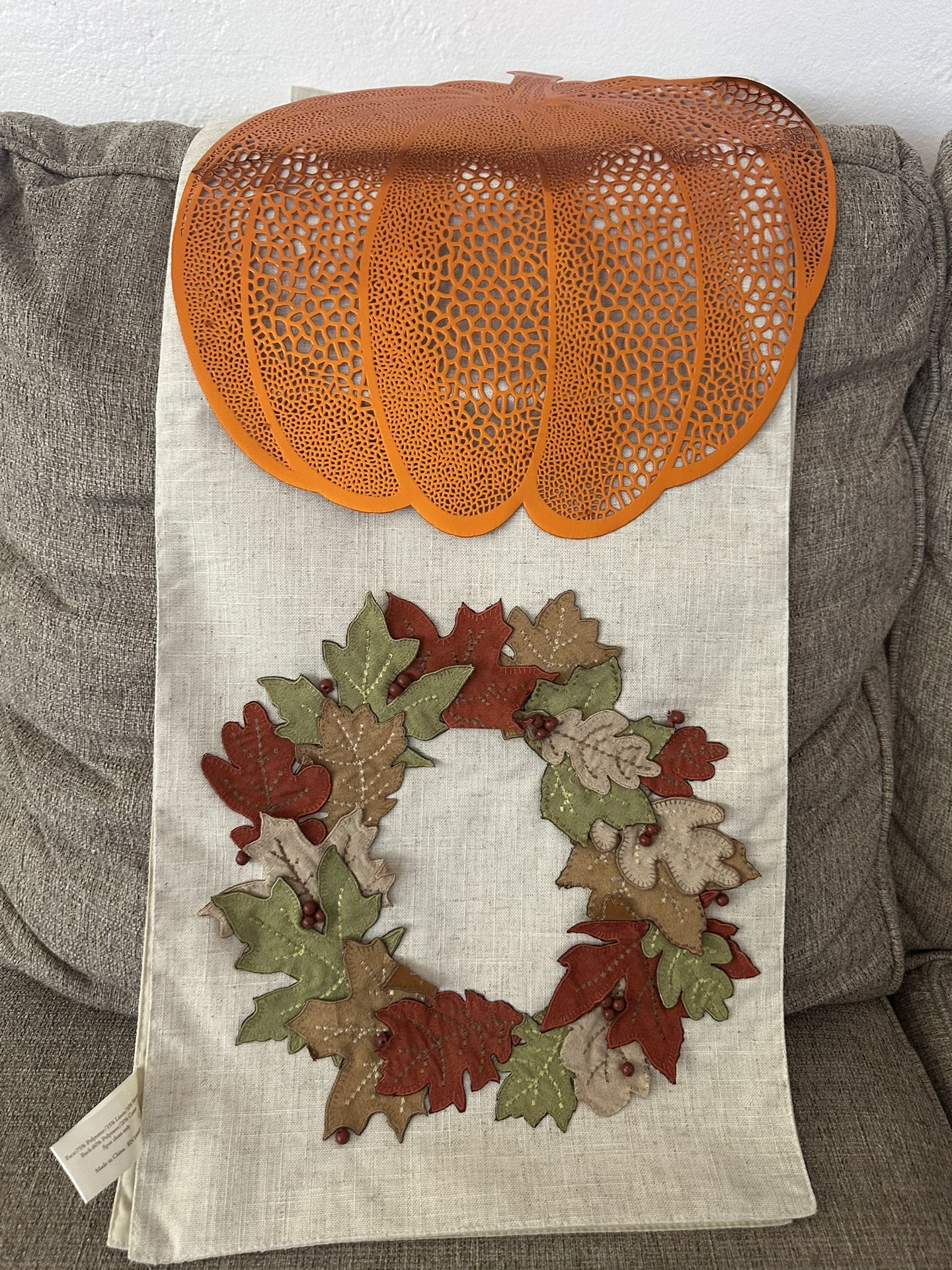 Thanksgiving Runner And Pumpkin Plate Mat ( Used )