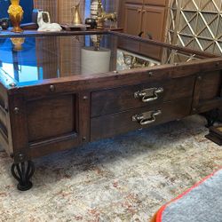 Gorgeous Square Coffee Table! (52” X 52”)