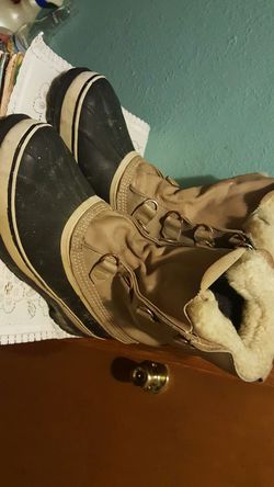 Mens Sorel lined boots size 11 tie rings have some rust, comes with laces
