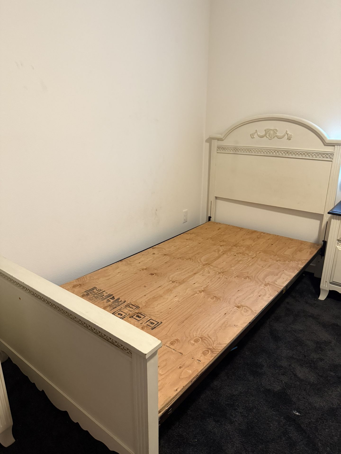 Vintage Bedroom Set 4pc Set