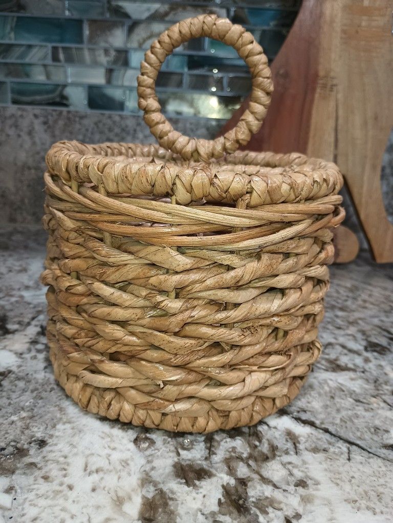 Wicker Kitchen Utensil Caddy
