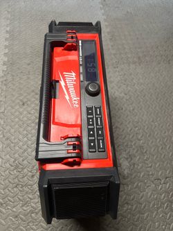 Milwaukee Packout radio new
