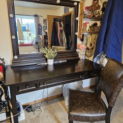 Vanity Desk With Mirror And Light Bulbs With Remote