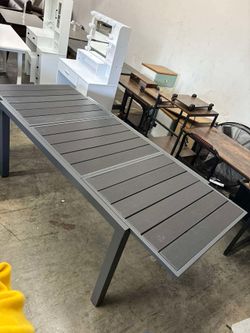 CozyHom Outdoor Patio Dining Table, Modern Outdoor Metal Expandable Patio Table