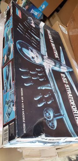 Monogram B 52 Stratofortress 1:72:Model Kit brand new in box