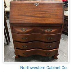 Matching  Secretariats Make Great Dressers