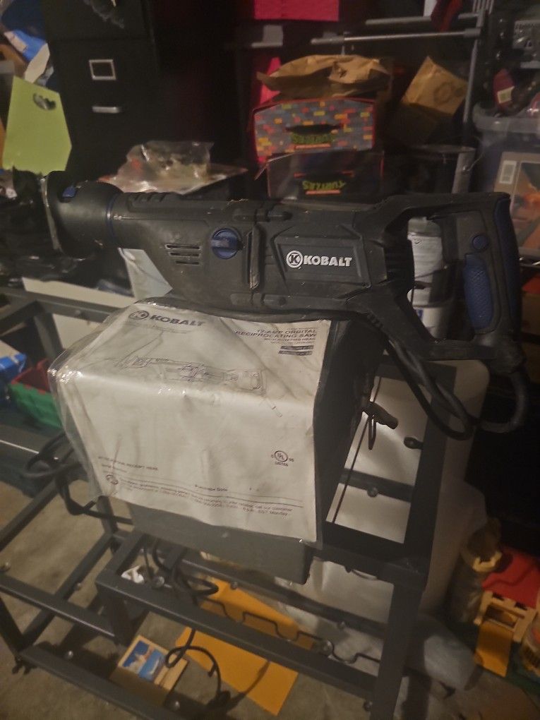 12 - amp orbital reciprocating Saw