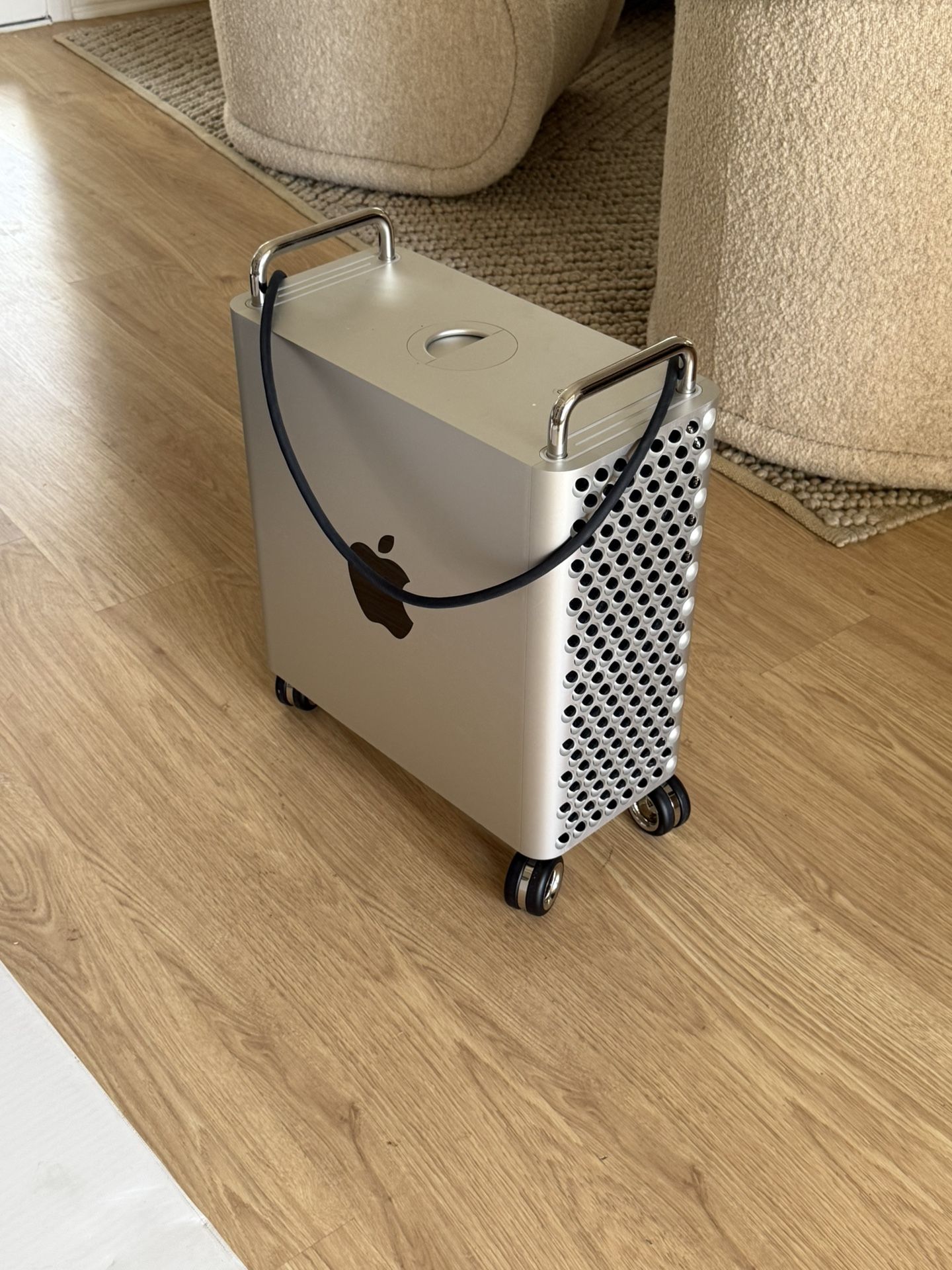 Apple Mac Pro 12.5 with 2.8GHzo Only Turned On 2 Times
