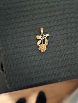Vintage 14K Plumb Gold Rose Pendant Charm Textured 1.3g Solid Yellow Gold