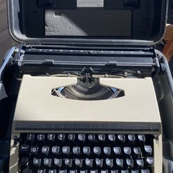 Vintage Sears Achiever Typewriter 
