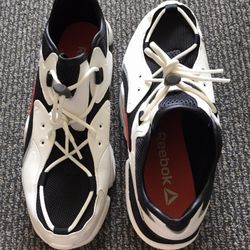 Reebok Sports Men Black White Shoes Sneakers Men Size 10.5