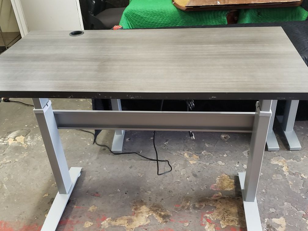 4 Foot Wide Electric Elevating Or Up Desk Measurements, Details In Pics