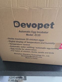 Egg incubator