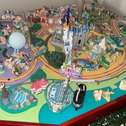 Rare Disney world Diorama From Japan Collectible 