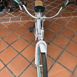 DESTINY 24" LAVENDER SCHWINN BIKE 