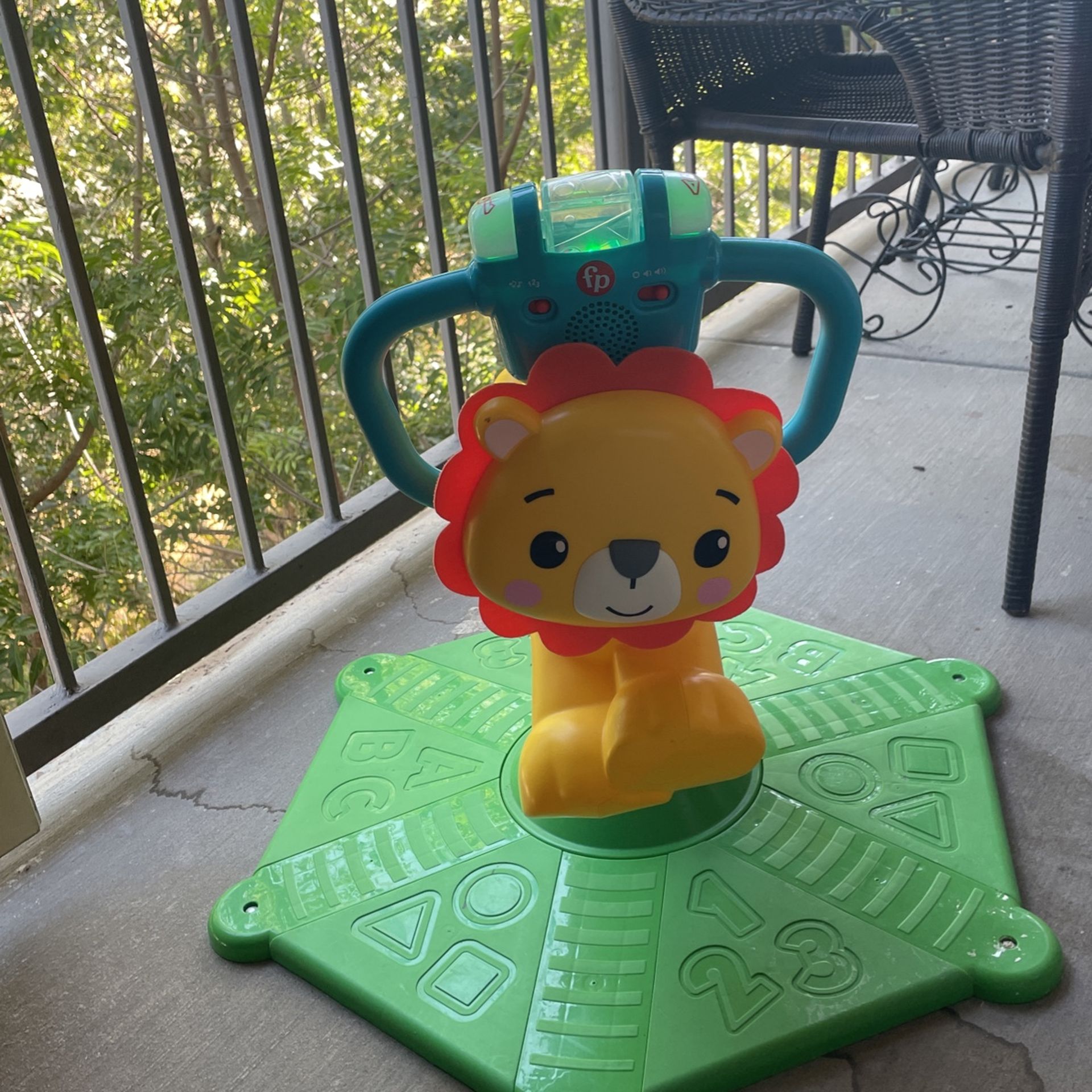 Fisher Price Bounce & Spin lion