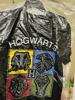 Brand New Size Small Hogwarts Shirt! 