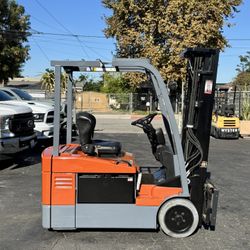 TOYOTA ELECTRIC FORKLIFT 