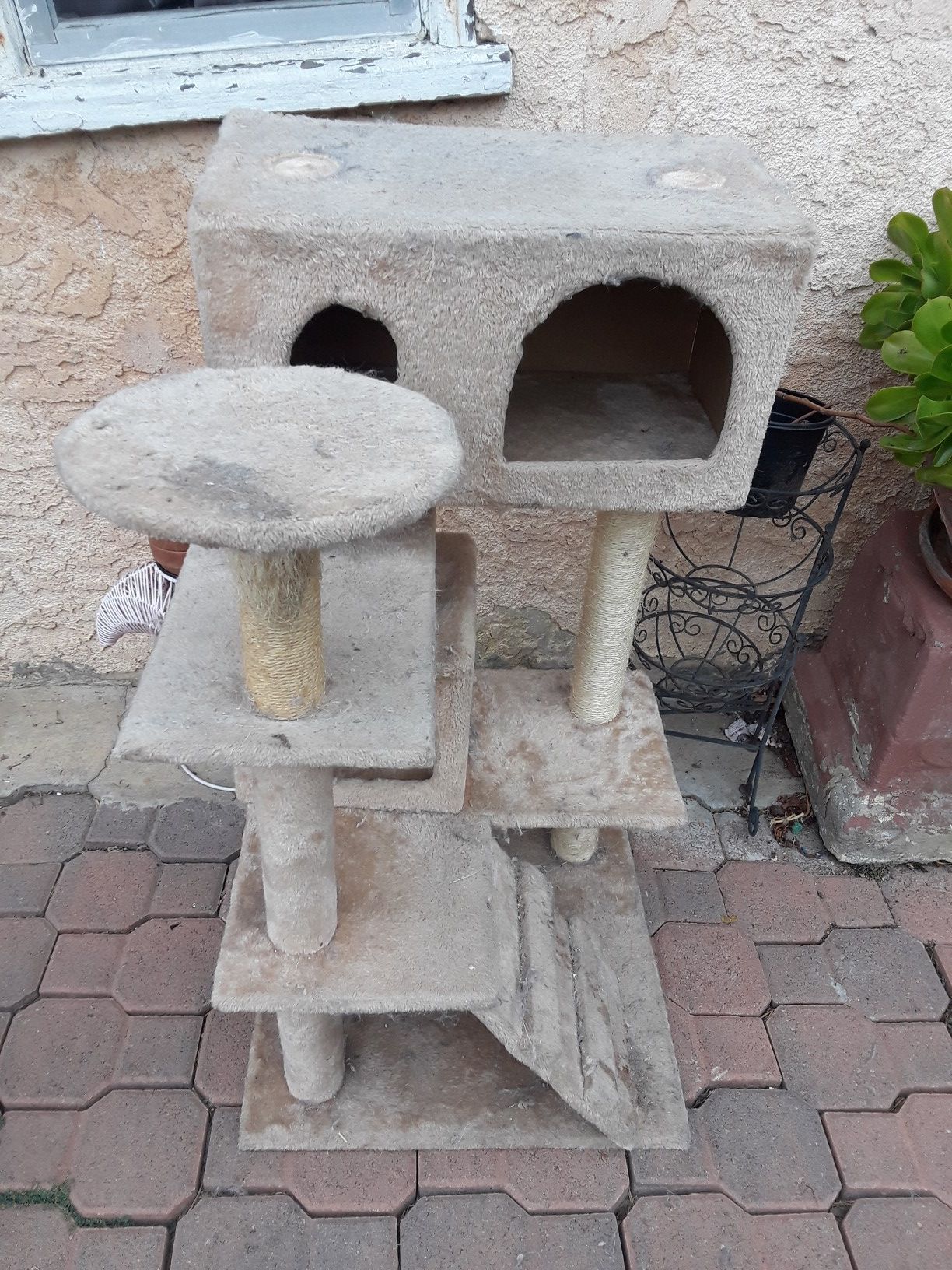 Cat tree/condo/house