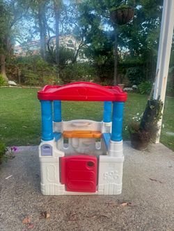 Kids play house