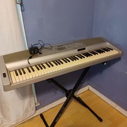 Yamaha DGX-300 76-key Portable Grand Piano