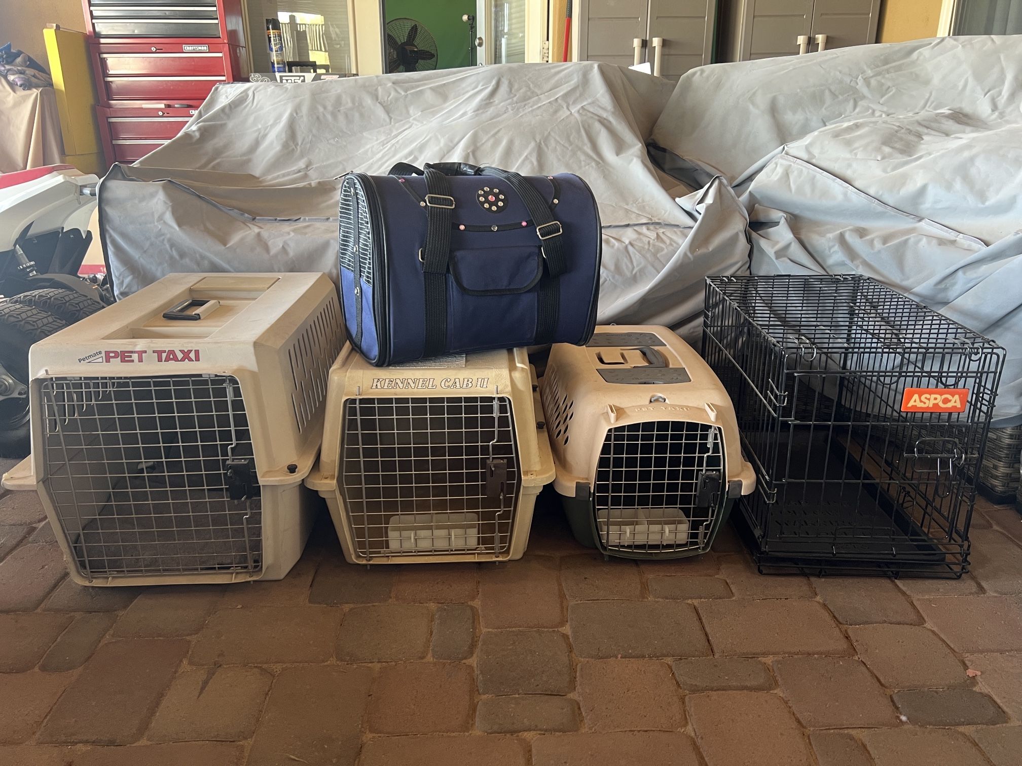 Pet Carriers Kennels Cages