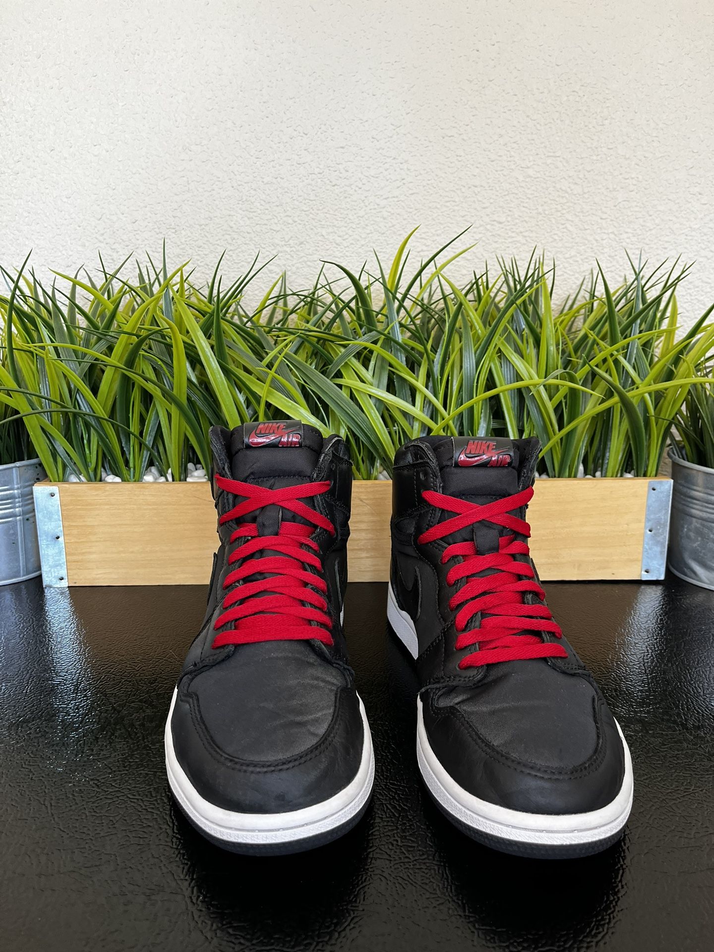 air jordan 1 retro high // black satin gym red Jordan 1 Retro High Black Satin Gym Red – Hidden Realm main image 2