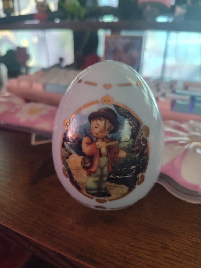 1994 Danbury Like New MJ HUMMEL Little Blue Violinist Easter Egg Figurine Retired
