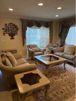 Elegant Traditional 6-Piece Living Room Set