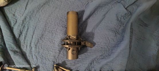 Hyper x quadcast 2 S and boom arm combo