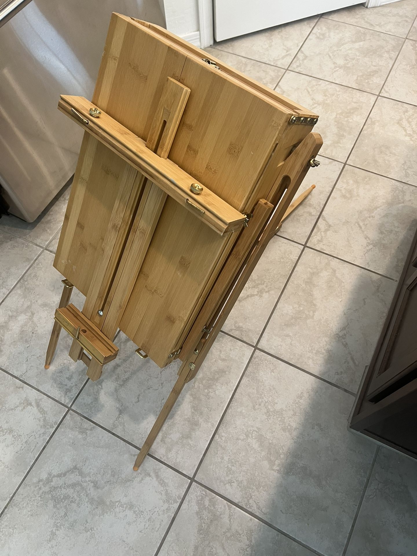 WOOD EASEL