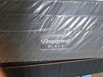 Beauty Rest Queen Pillowtop Set new in plastic!! Free delivery in Atlanta