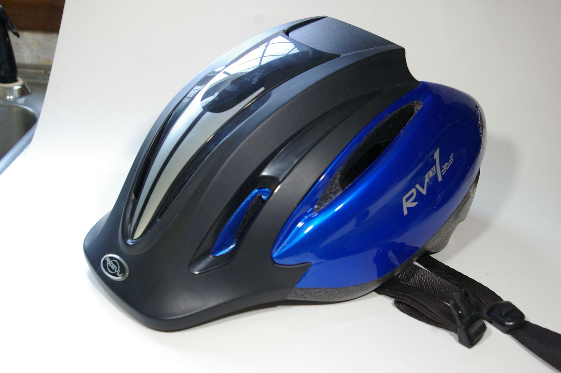 REEVU BIKE HELMET     55 - 61cm