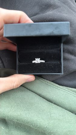 6.5 size engagement ring 1.4 Carat