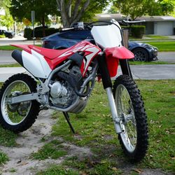 Moto CRF (contact info removed)
