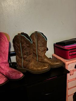 BROWN COWBOY BOOTS
