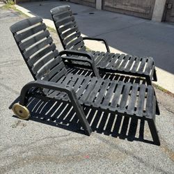 Outdoor Lounge Chairs 